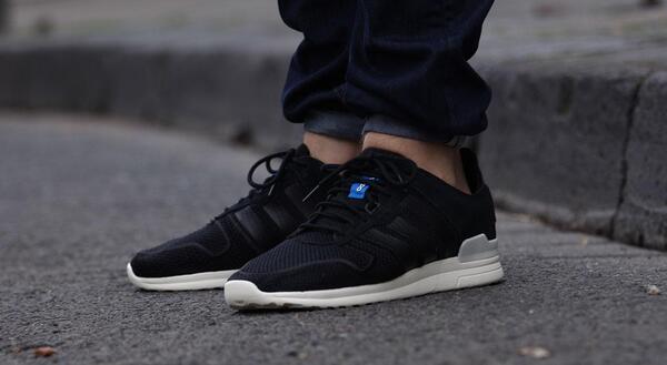 adidas Originals ZX 700 2.0 